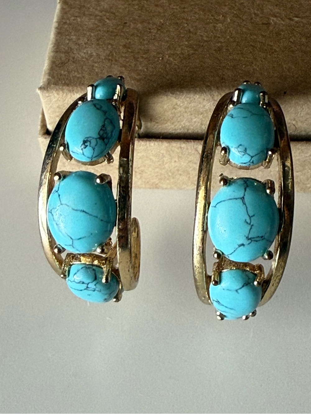 Gold-Tone Hoop Earrings with Turquoise cabechons